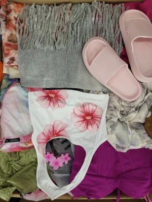 The photo shows a package with clothing in the category SN.