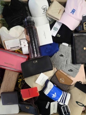 The picture shows a package with accessories in the category AC.