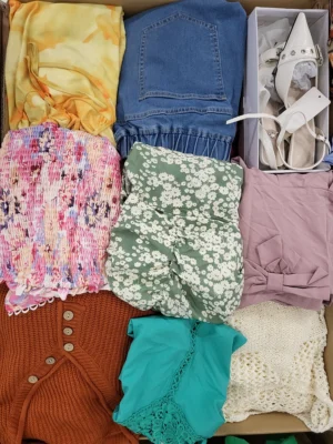 The photo shows a package with clothing in the category SN.