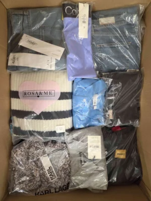 The photo shows a package with clothing in the category AP.