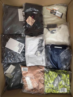 The photo shows a package with clothing in the category AP.