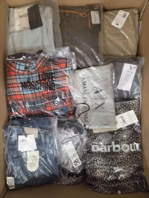 The photo shows a package with clothing in the category AP.