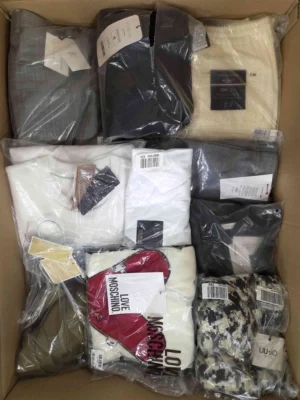 The photo shows a package with clothing in the category AP.
