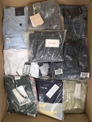 The photo shows a package with clothing in the category AP.