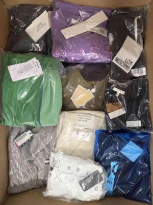 The photo shows a package with clothing in the category AP.