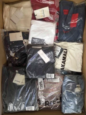 The photo shows a package with clothing in the category AP.