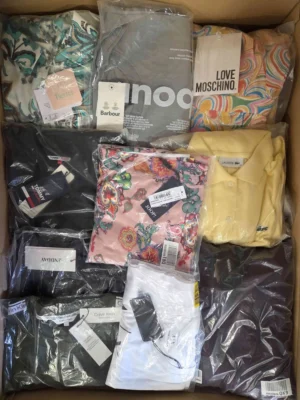 The photo shows a package with clothing in the category AP.