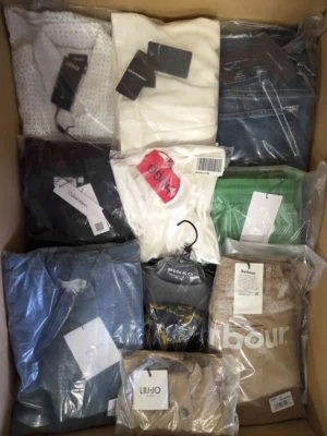 The photo shows a package with clothing in the category AP.