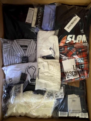 The photo shows a package with clothing in the category AP.