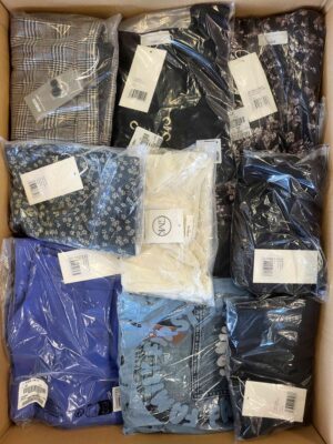 The photo shows a package with clothing in the category YA.