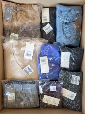 The photo shows a package with clothing in the category YA.