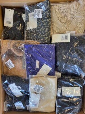 The photo shows a package with clothing in the category YA.