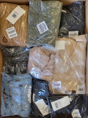 The photo shows a package with clothing in the category YA.