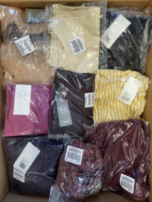 The photo shows a package with clothing in the category YA.
