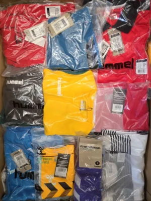 The photo shows a package with clothing in the category H.