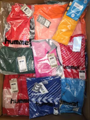 The photo shows a package with clothing in the category H.