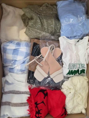 The photo shows a package with clothing in the category BSN.