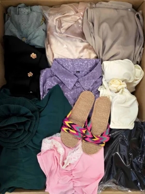The photo shows a package with clothing in the category BSN.