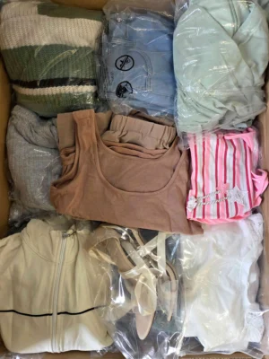 The photo shows a package with clothing in the category BSN.