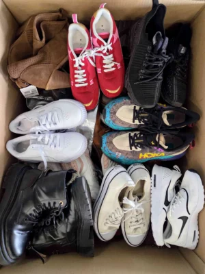 The photo shows a package with footwear in the category SH.