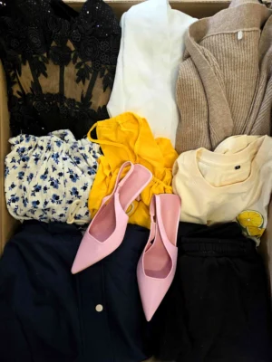 The photo shows a package with clothing in the category BSN.