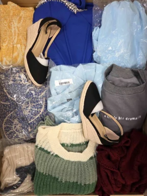 The photo shows a package with clothing in the category BSN.