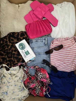 The photo shows a package with clothing in the category BSN.