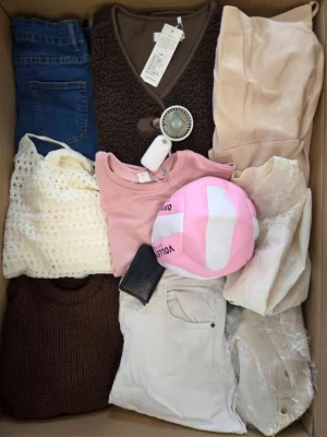 The photo shows a package with clothing in the category BSN.