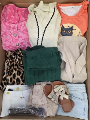The photo shows a package with clothing in the category BSN.