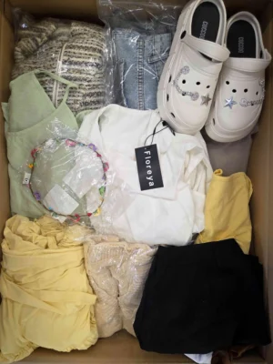 The photo shows a package with clothing in the category BSN.