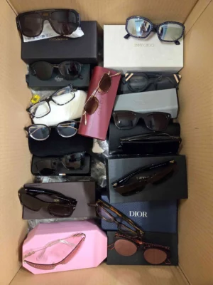 The photo shows a package with clothing in the category B.