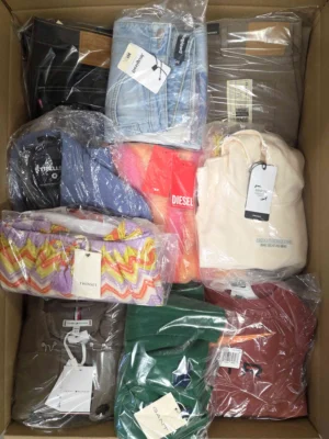 The photo shows a package with clothing in the category B.