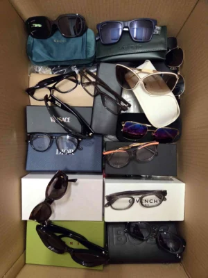 The photo shows a package with clothing in the category B.