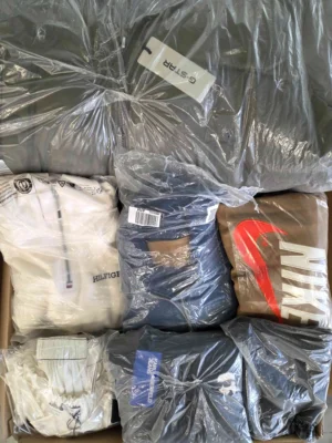 The photo shows a package with clothing in the category D.
