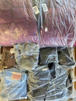 The photo shows a package with clothing in the category D.