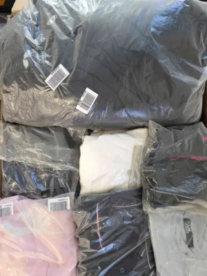 The photo shows a package with clothing in the category D.