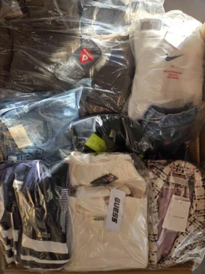 The photo shows a package with clothing in the category B.