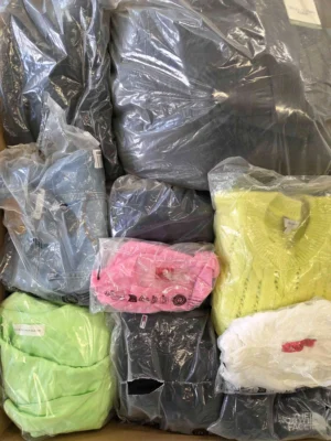 The photo shows a package with clothing in the category D.