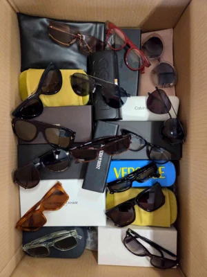 The photo shows a package with clothing in the category B.