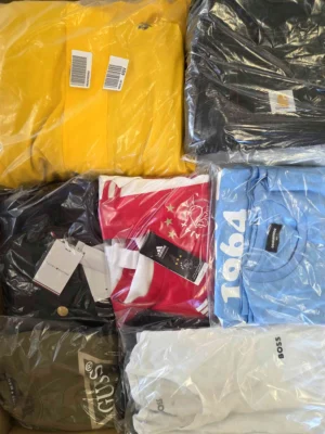 The photo shows a package with clothing in the category B.