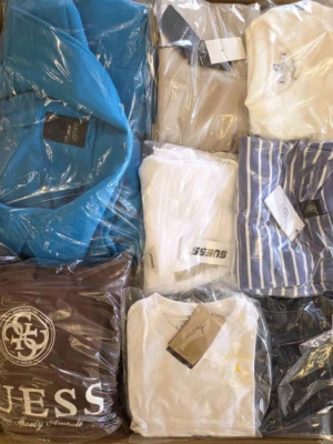 The photo shows a package with clothing in the category B.