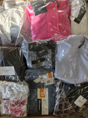 The photo shows a package with clothing in the category B.