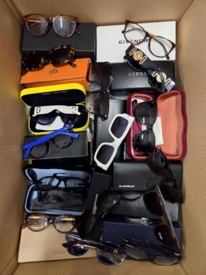 The photo shows a package with clothing in the category B.