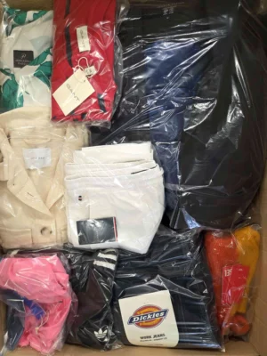 The photo shows a package with clothing in the category B.