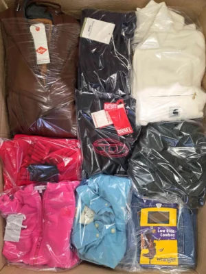 The photo shows a package with clothing in the category B.