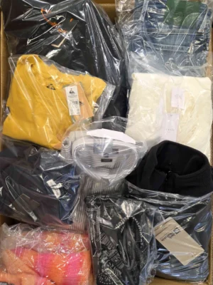 The photo shows a package with clothing in the category B.