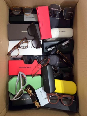 The photo shows a package with clothing in the category B.