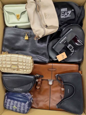 The picture shows a package with accessories in the category HC.