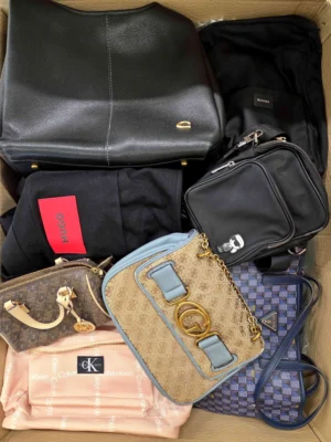 The picture shows a package with accessories in the category HC.