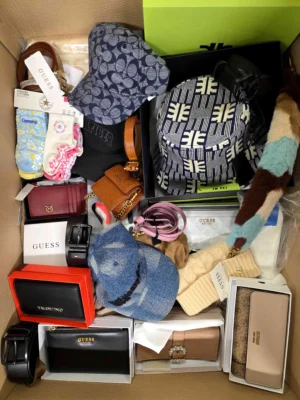 The picture shows a package with accessories in the category AB.